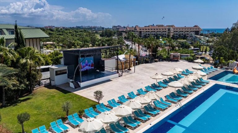 Side Aluna Hotel