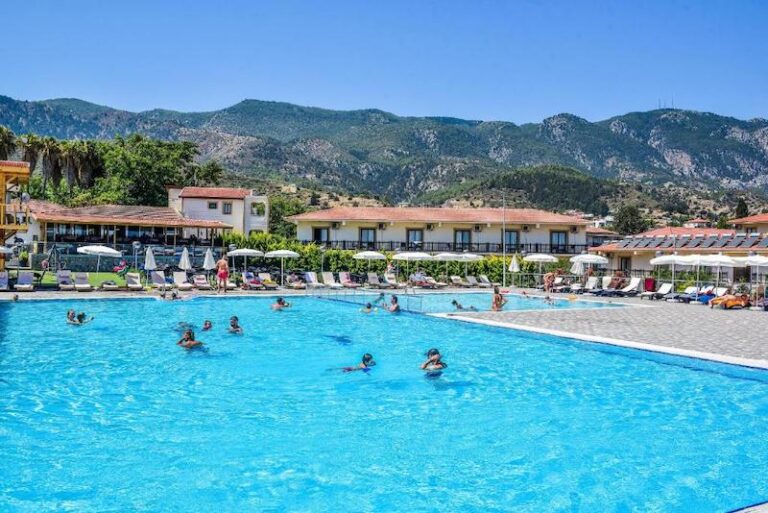 Riverside Garden Resort