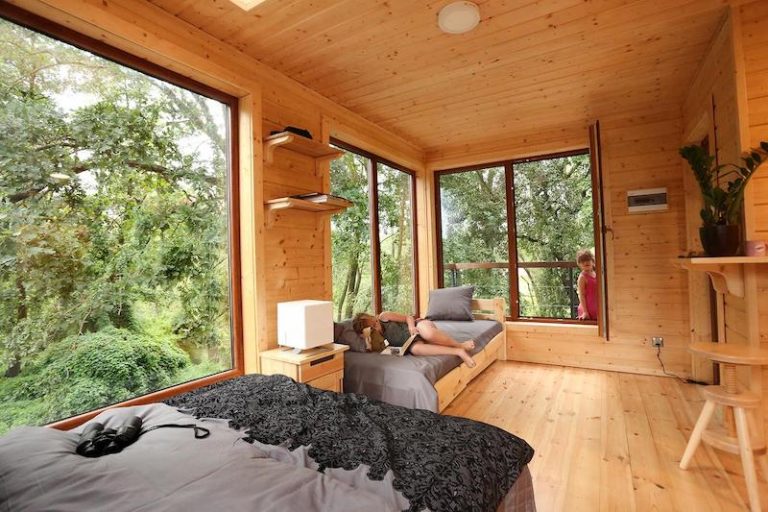 Domek na drzewie w Dolinie Uradu