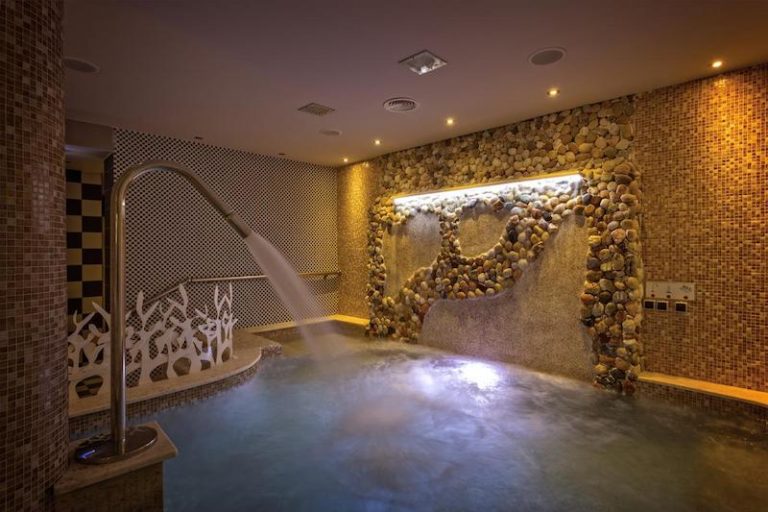 Lagomandra Hotel and Spa