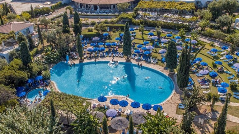 Hotel Sunrise Village Beach