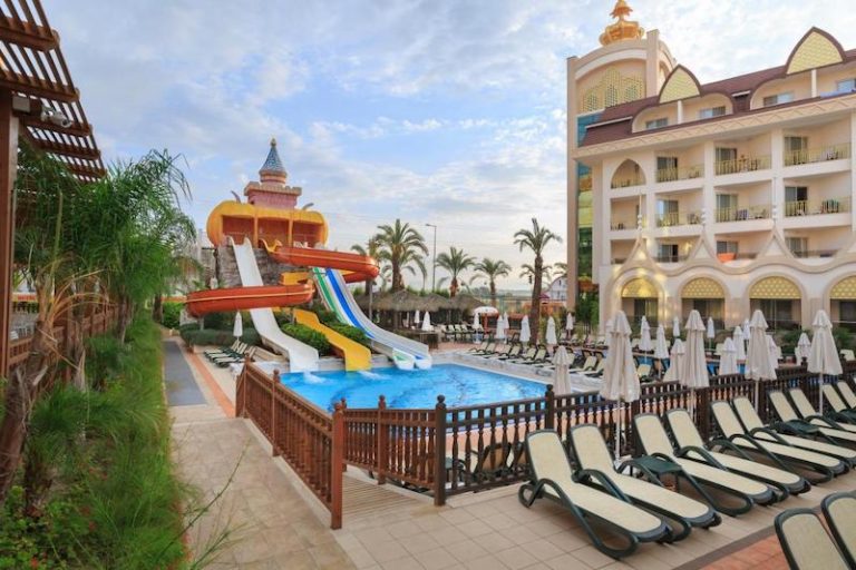 Side Crown Charm Palace