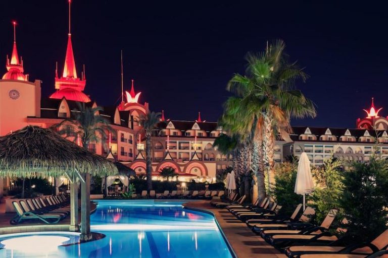 Side Crown Charm Palace