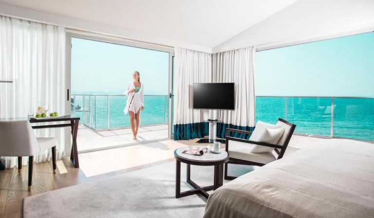 Charisma De Luxe Hotel