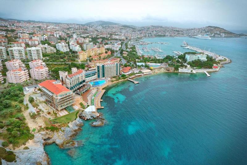 Charisma De Luxe Hotel