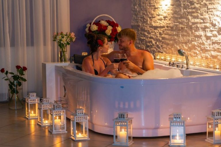 Hotel Robert’s Port Lake Resort & SPA