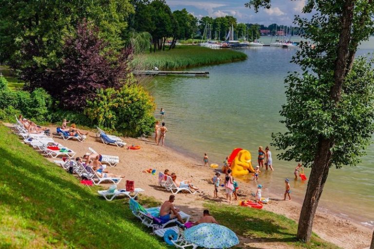 Hotel Robert’s Port Lake Resort & SPA