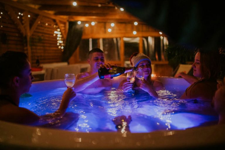 Aloha Glamp - prywatne jacuzzi & sauna