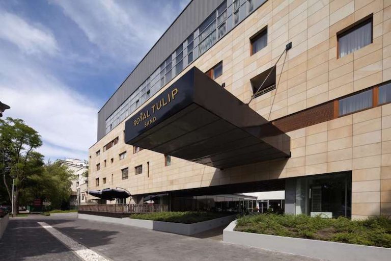 Royal Tulip Sand Hotel