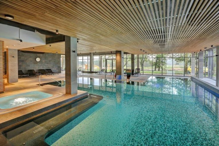 Pałac i Folwark Łochów (Arche)