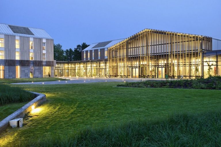 Pałac i Folwark Łochów (Arche)