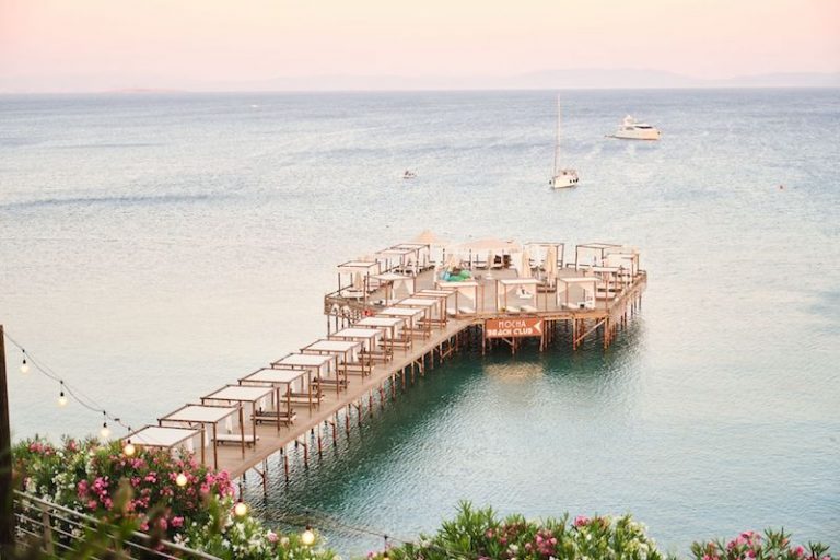 LAUR HOTELS Experience & Elegance