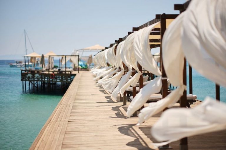 LAUR HOTELS Experience & Elegance