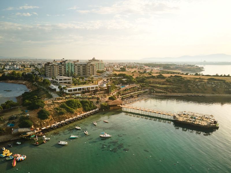 LAUR HOTELS Experience & Elegance