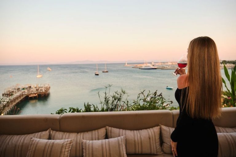 LAUR HOTELS Experience & Elegance