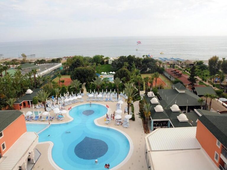 Insula Resort & Spa Hotel