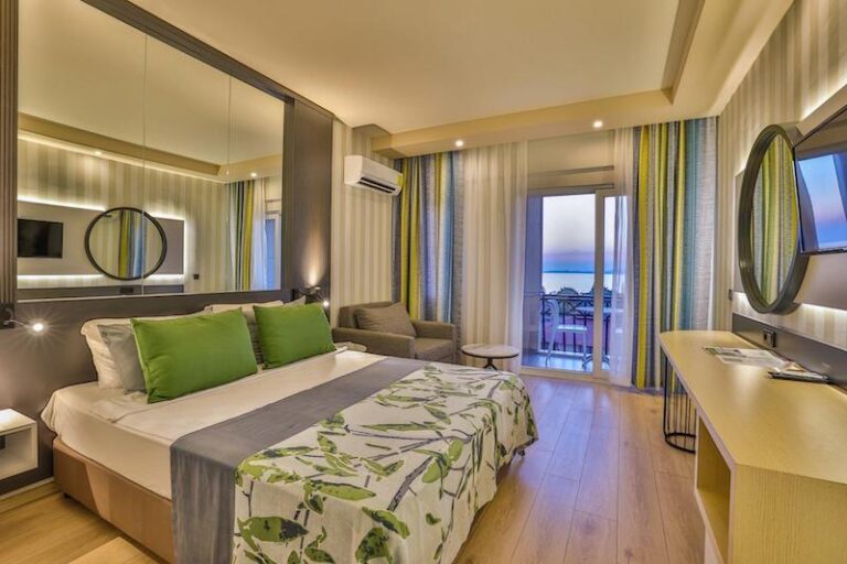 Crystal Land Of Paradise