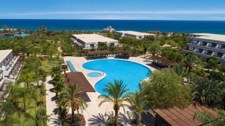 Noah's Ark Deluxe Hotel & Spa