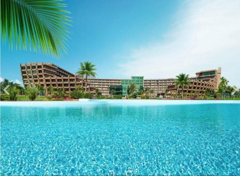 Noah's Ark Deluxe Hotel & Spa