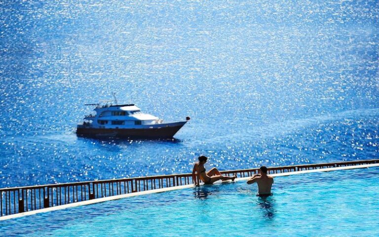 Reef Oasis Blue Bay Resort & Spa