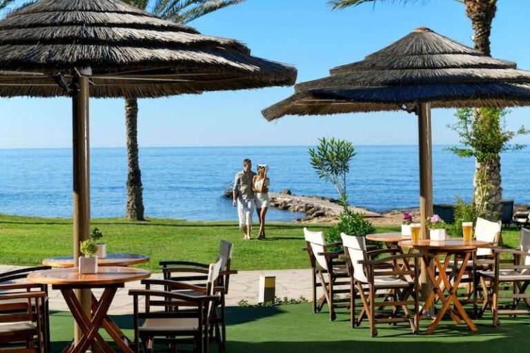 Constantinou Bros Athena Beach Hotel