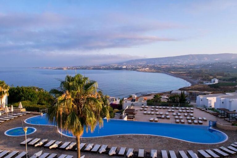 Theo Sunset Bay Hote