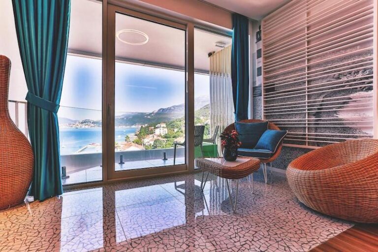 Carine Hotel Kumbor Superior