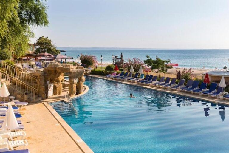 Elpida Beach Hotel