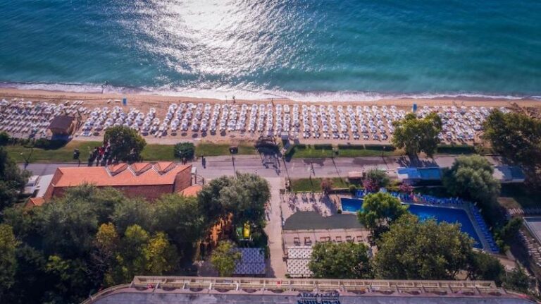 Elpida Beach Hotel