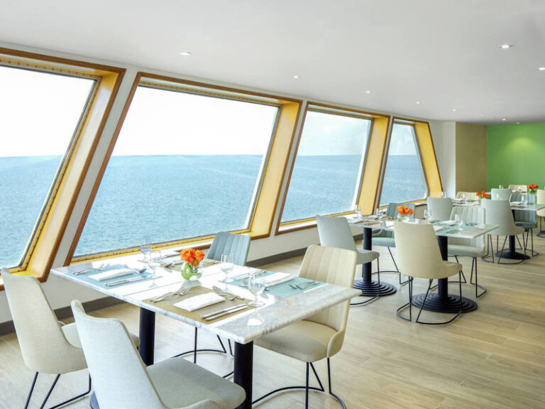 Queen Elizabeth 2 Hotel