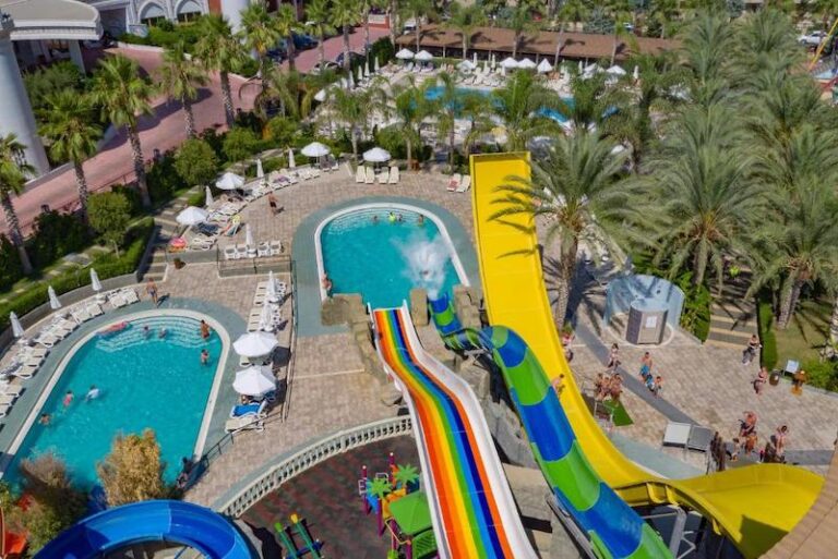 Royal Taj Mahal Hotel