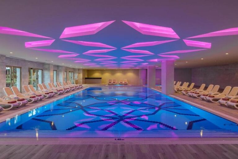 Royal Taj Mahal Hotel