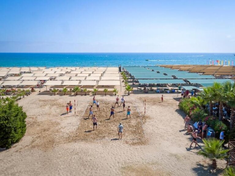 Royal Taj Mahal Hotel