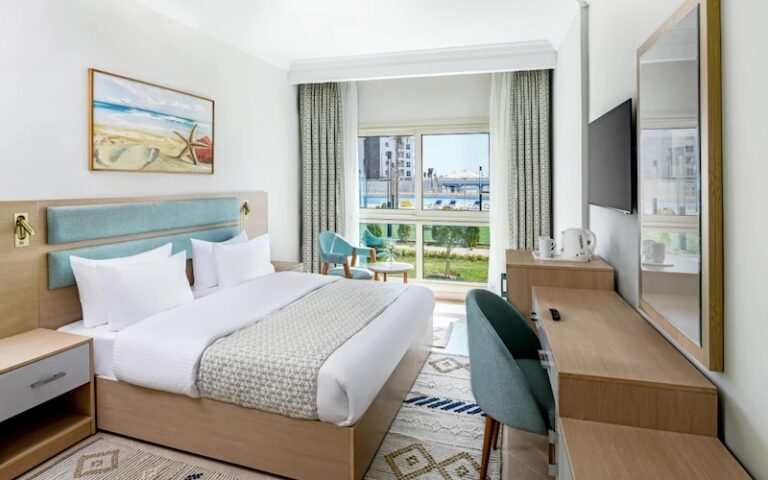 Azur One Eleven Hotel