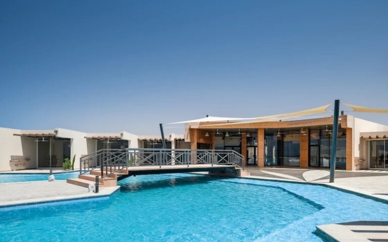 Azur White Ras El Hekma