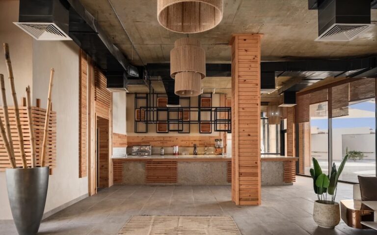 Azur White Ras El Hekma