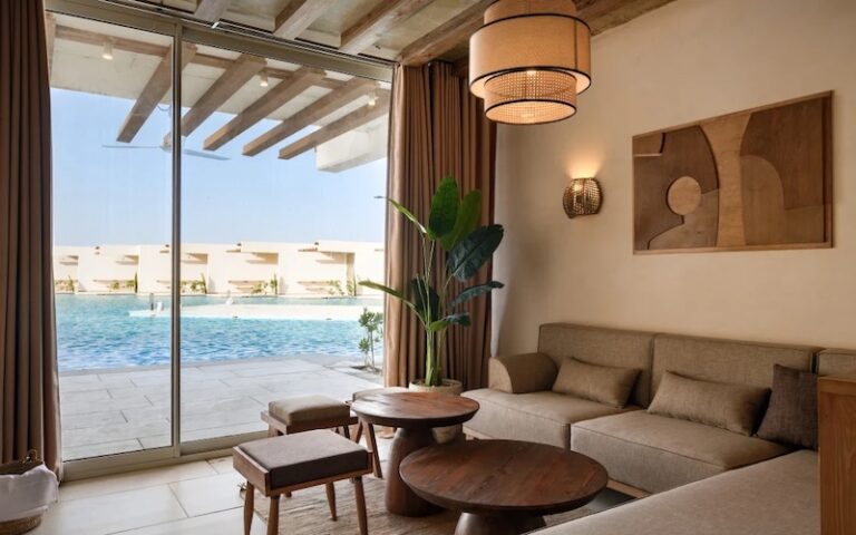 Azur White Ras El Hekma