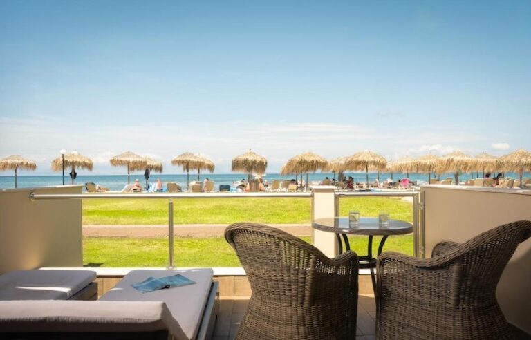 Canvas by Mitsis Messonghi