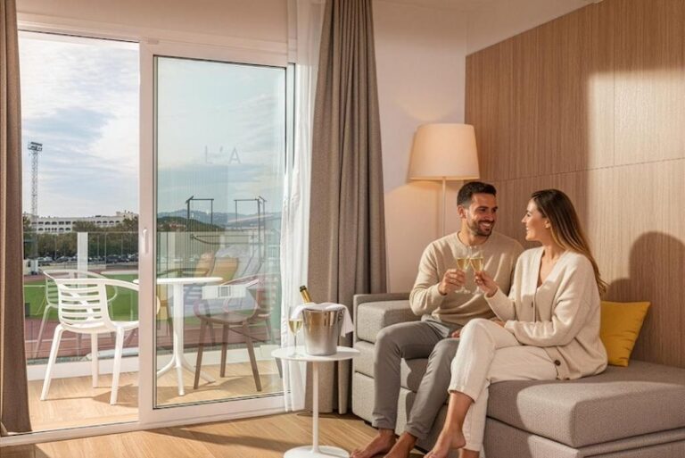 L'AZURE HOTEL