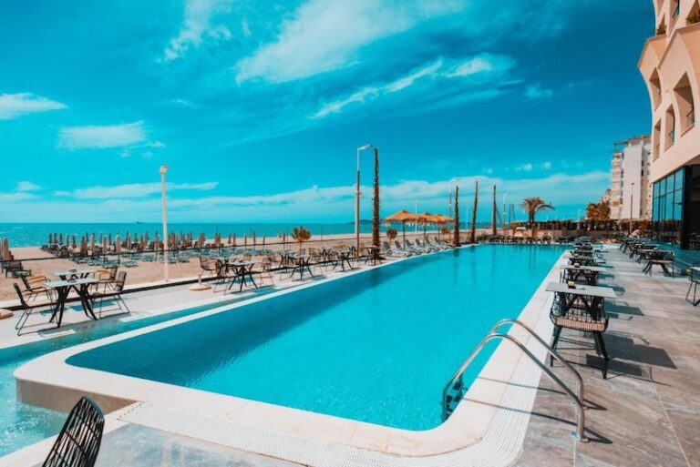 Royal G Deluxe Hotel