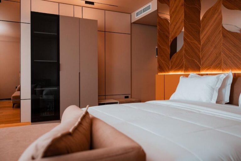 Royal G Deluxe Hotel