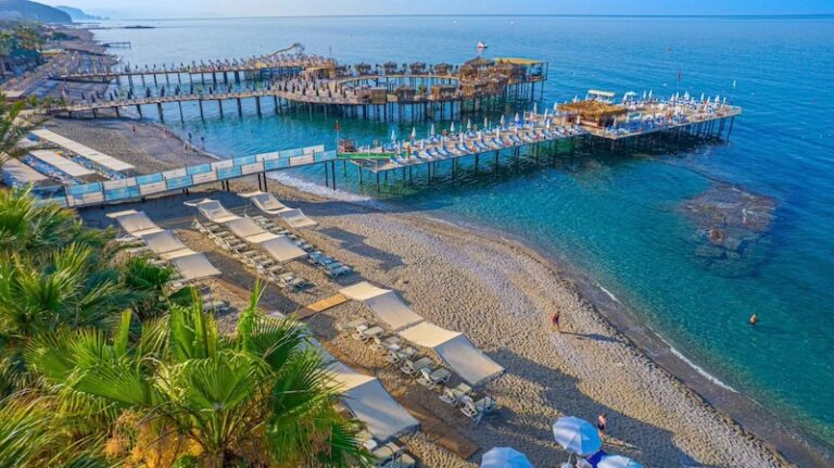 CLUB MONTE CARLO HOTEL