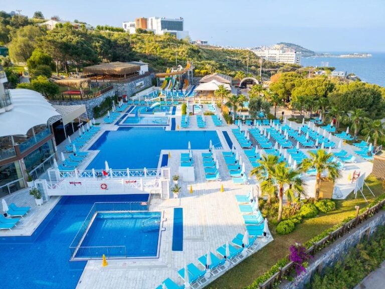 Ramada Resort By Wyndham Kuşadası & Golf