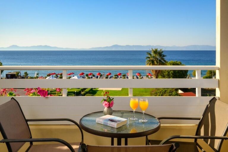 Bayside Hotel Katsaras