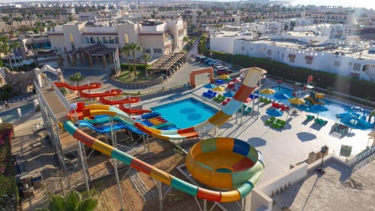 Ivy Cyrene Island Aqua Park Resort
