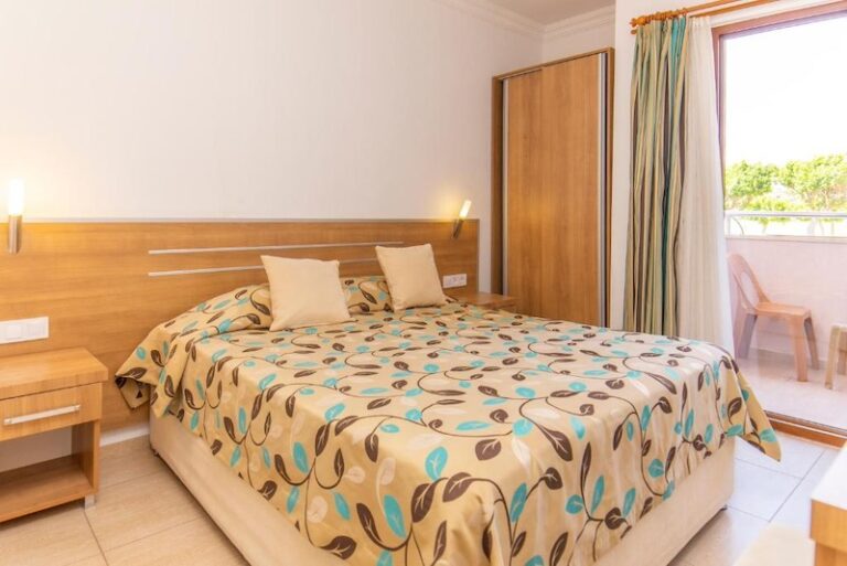 Selenium Hotel