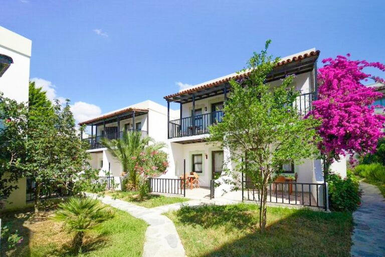 Salinas Beach Hotel