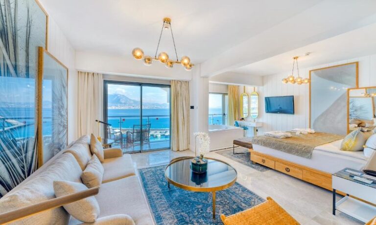 Numa Port Hotel