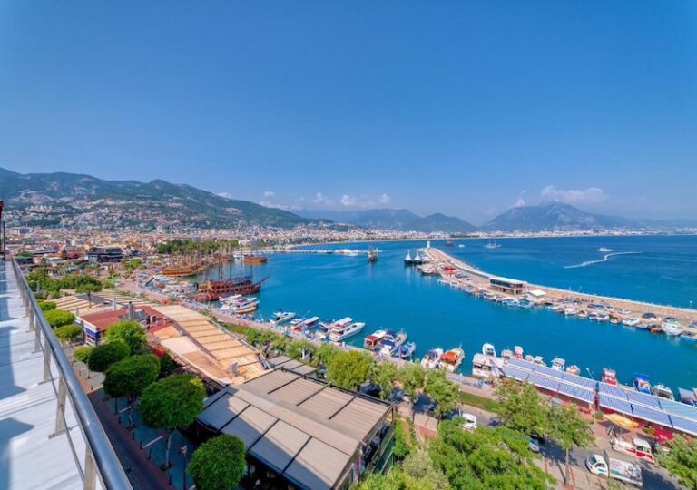 Numa Port Hotel