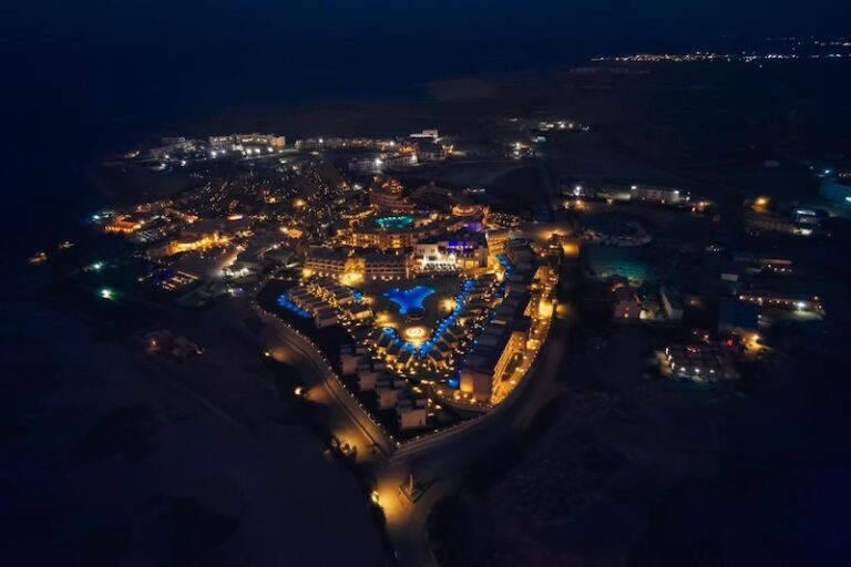 UTOPIA Blue Resort